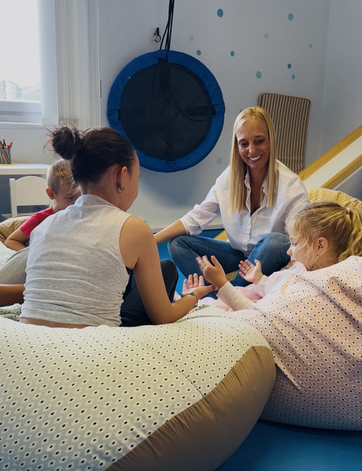 Játékos fejlesztő helyzet a KidSpiritnél